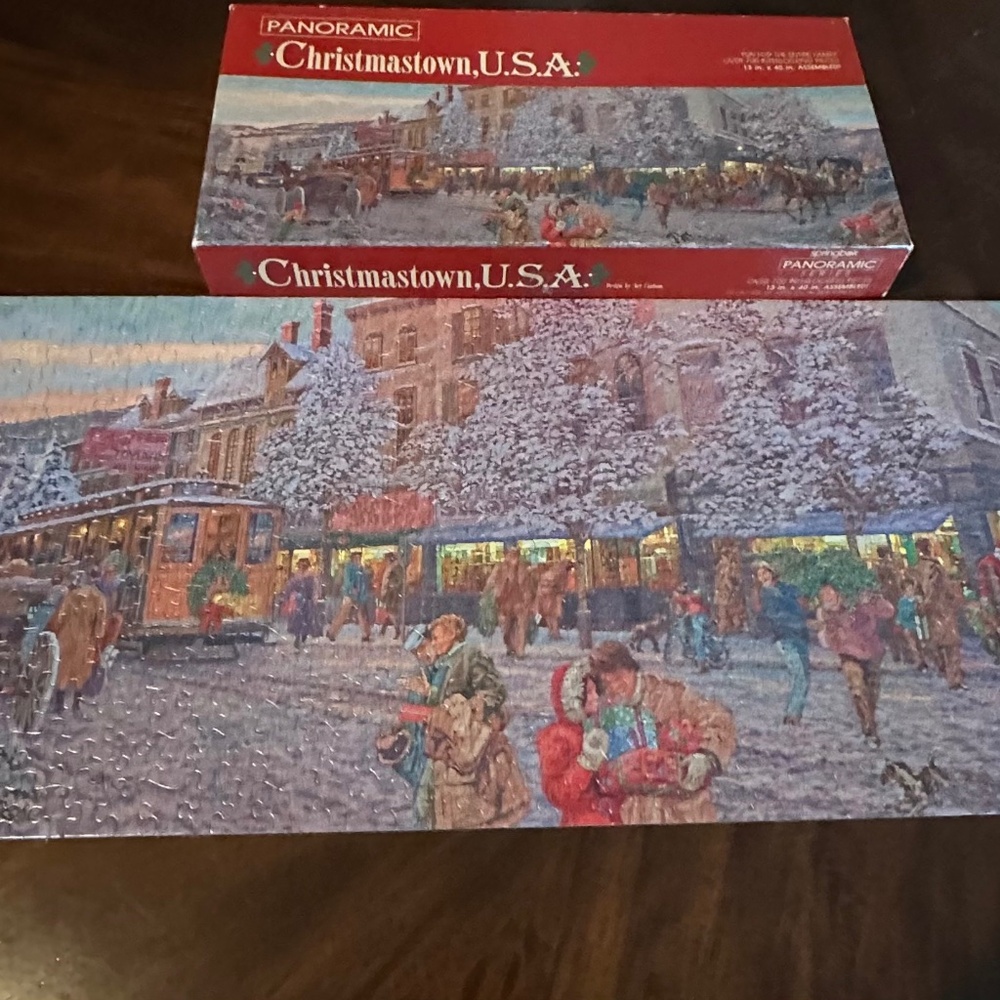 Panoramic Christmas Town USA,  700 piece puzzle